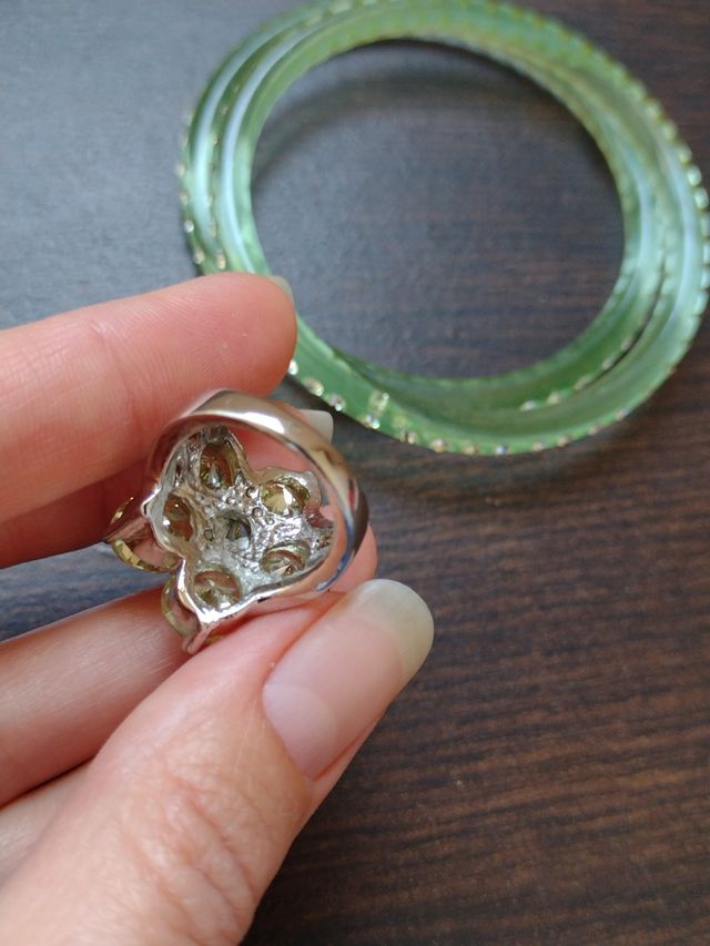 anillo flor + 2 pulseras pedrería verde