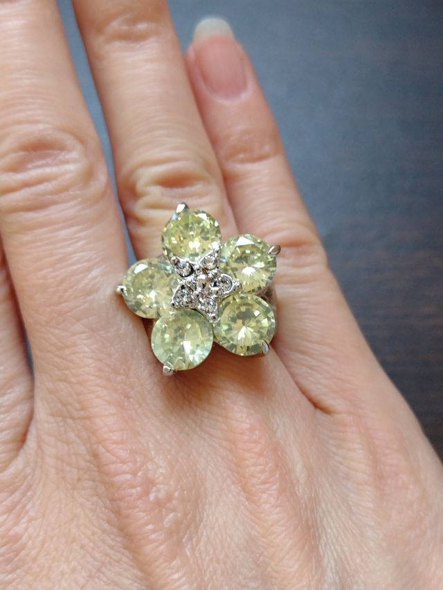 anillo flor + 2 pulseras pedrería verde