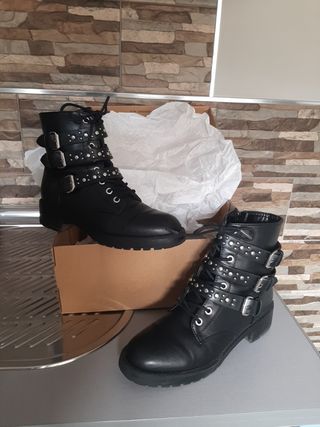 Botas negras n°38 de segunda mano por 10 EUR en Torrejón de Ardoz en  WALLAPOP