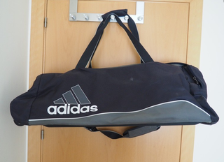 Bolsa Mochila Maleta viaje Adidas con ruedas y asa de segunda mano por 35  EUR en Torroella de Montgrí en WALLAPOP