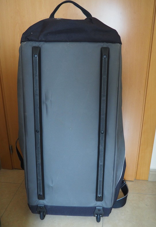Bolsa Mochila Maleta viaje Adidas con ruedas y asa de segunda mano por 35  EUR en Sils en WALLAPOP