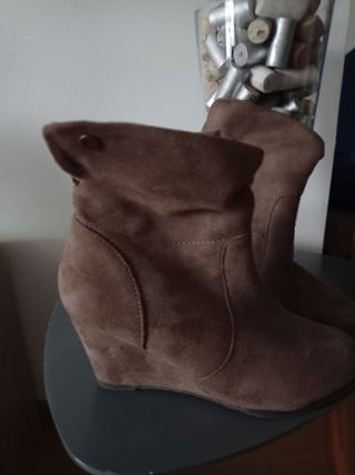 Botines cuña XTI de segunda mano por 10 EUR en Durango en WALLAPOP