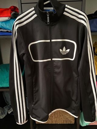 Chaqueta adidas originals negra de segunda mano por 25 EUR en Zaragoza en  WALLAPOP