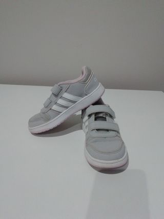 Zapatillas adidas numero 27 de segunda mano por 5 EUR en Lugo en WALLAPOP