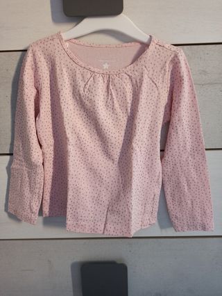 Camiseta rosa y plata, Primark, talla 3-4 (104cm) de segunda mano por 2 EUR  en Almería en WALLAPOP