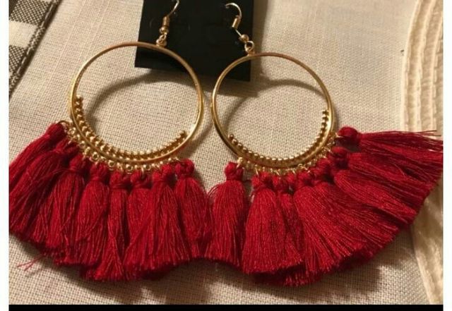 A estrenar.Lote 2Pendientes étnico color cn borlas