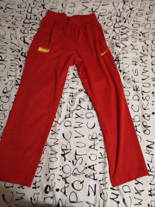 Pantalon chandal Nike rojo talla M de segunda mano por 8,5 EUR en Sevilla  en WALLAPOP