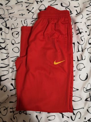 Pantalon chandal Nike rojo talla M de segunda mano por 8,5 EUR en Sevilla  en WALLAPOP