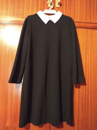 Vestido negro con cuello camisero blanco. ZARA. de segunda mano por 6 EUR  en Gijón en WALLAPOP