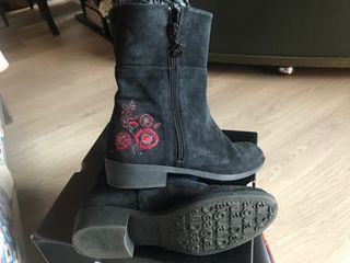 Botas negras Desigual de segunda mano por 32 EUR en Churriana en WALLAPOP