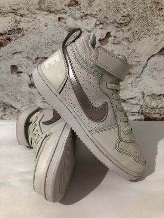 Bambas Nike Court Borough Mid talla 31.5 de segunda mano por 25 EUR en  Igualada en WALLAPOP