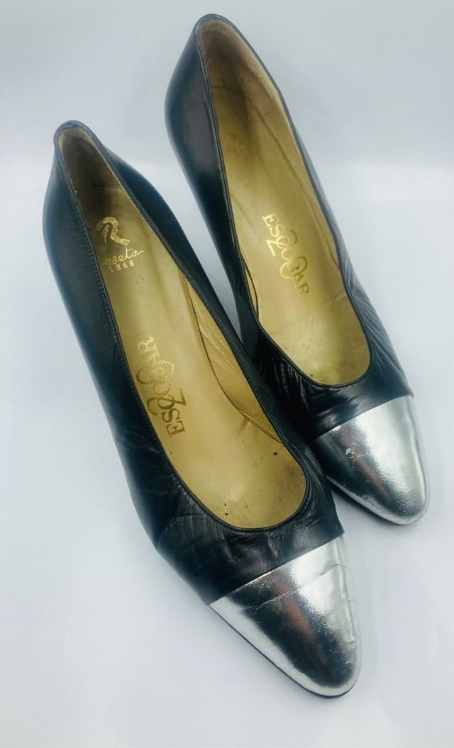 Zapatos vintage negros y plateados