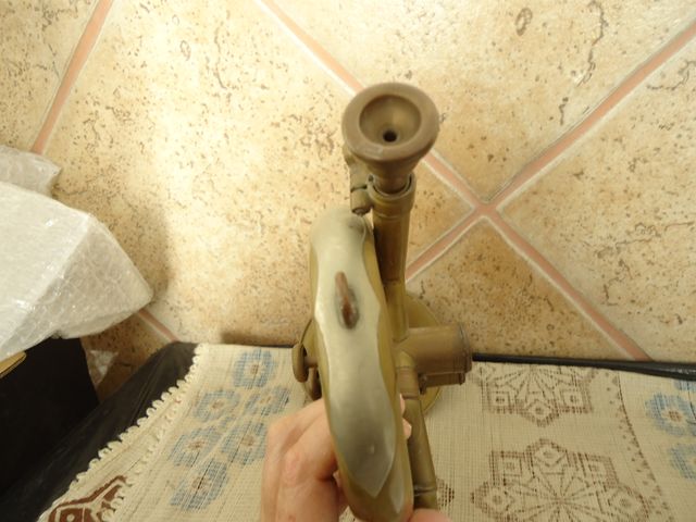 trompeta o corneta de la marca honsuy , mide de la