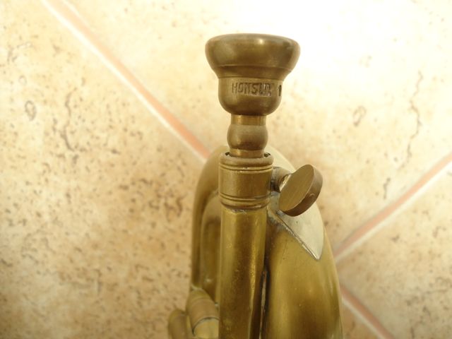 trompeta o corneta de la marca honsuy , mide de la