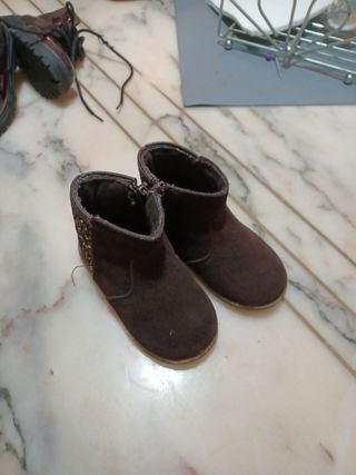 Botines bb niña de segunda mano por 4 EUR en Gandía en WALLAPOP