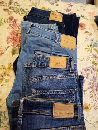 Lote 4 pantalones Mujer Zara, Velour y Hollister de segunda mano por 18 EUR  en Badajoz en WALLAPOP