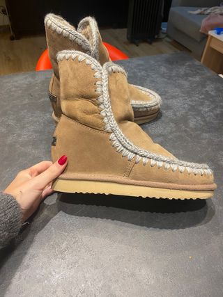 Botas mou con cuña de segunda mano por 20 EUR en Madrid en WALLAPOP