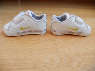 Como nuevas!! Zapatillas Nike bebé. Talla 16 de segunda mano por 18 EUR en  Burgos en WALLAPOP