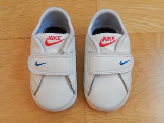 Como nuevas!! Zapatillas Nike bebé. Talla 16 de segunda mano por 18 EUR en  Burgos en WALLAPOP