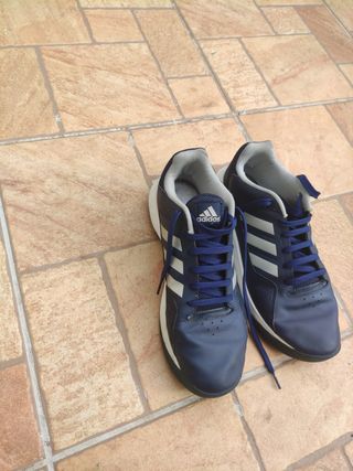 Zapatillas Adidas Originales número 48 de segunda mano por 15 EUR en Los  Llanos en WALLAPOP