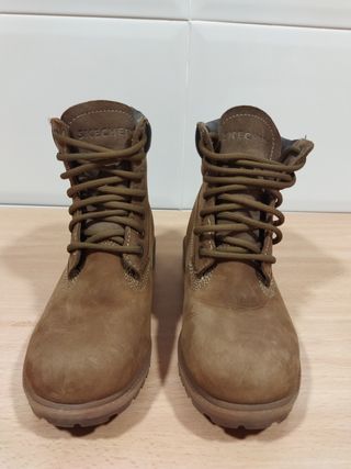 BOTAS IMPERMEABLES HOMBRE SKECHERS. de segunda mano por 65 EUR en  Castelldefels en WALLAPOP