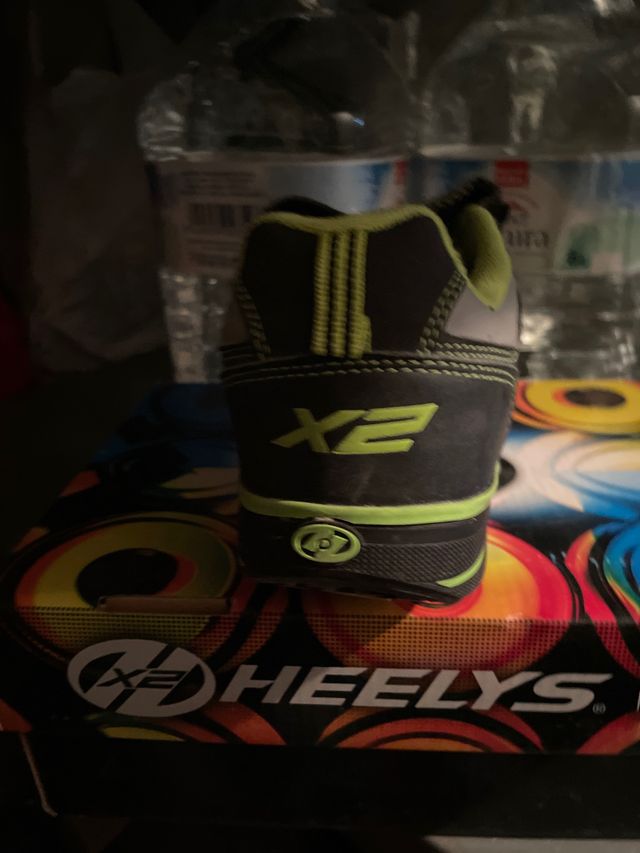 Zapatillas con ruedas número 33