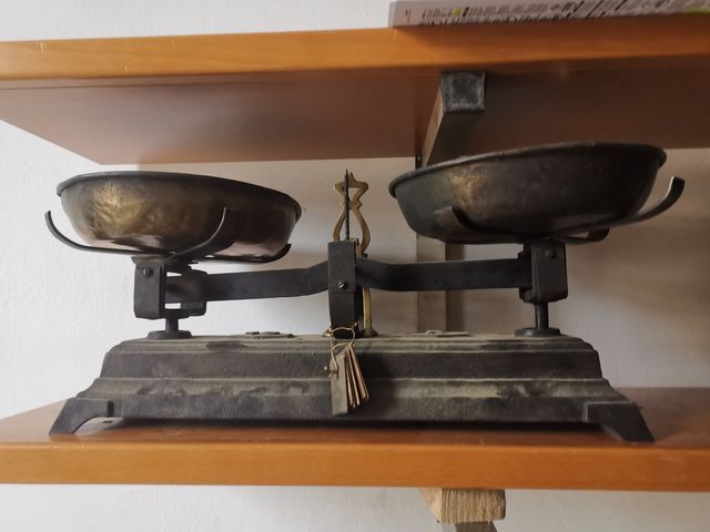 balanza  o peso de 5 kg antigua