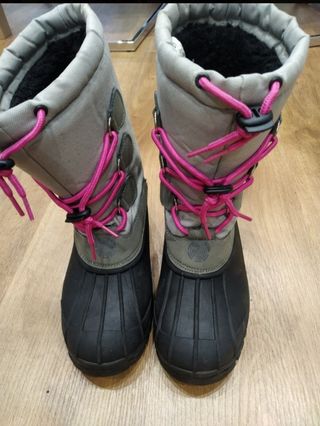 Botas de Nieve T 36 Boriken de segunda mano por 12 EUR en Arroyo de la  Encomienda en WALLAPOP