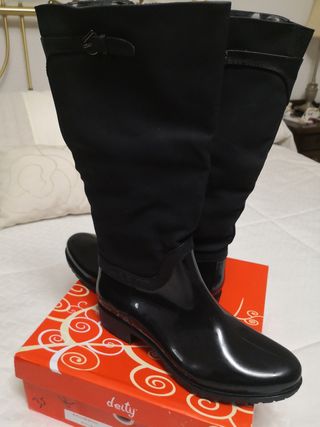 Botas negras, bajada de precio de segunda mano por 10 EUR en Linares en  WALLAPOP