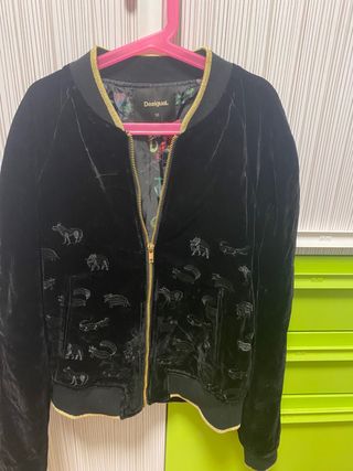 Chaqueta desigual de segunda mano por 15 EUR en Cádiz en WALLAPOP