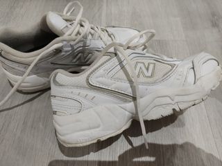 New Balance 452 blancas y beige de segunda mano por 75 EUR en Utebo en  WALLAPOP