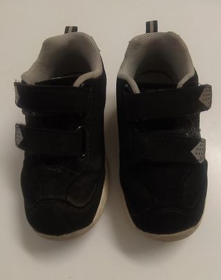 Zapatillas número 24. de segunda mano por 6 EUR en Gijón en WALLAPOP