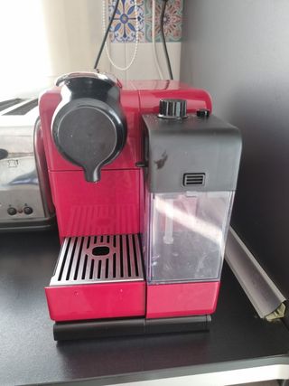 Cafetera nespresso de segunda mano por 110 EUR en La Herradura en WALLAPOP