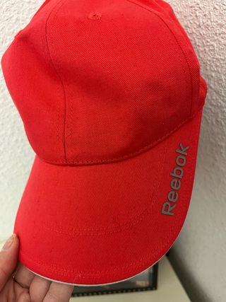Gorra Reebok de segunda mano por 6 EUR en Madrid en WALLAPOP