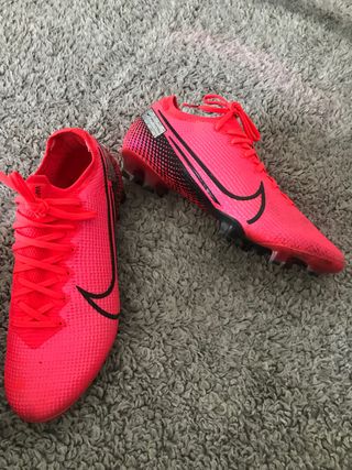 Botas de fútbol Nike de segunda mano en Leganés en WALLAPOP