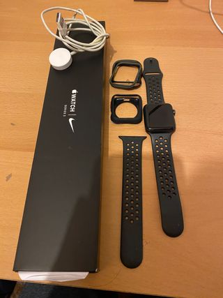 Apple watch s3 nike 42mm de segunda mano por 95 EUR en Barcelona en WALLAPOP