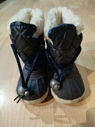 Botas nieve talla 20-21 de segunda mano por 5 EUR en Sant Celoni en WALLAPOP