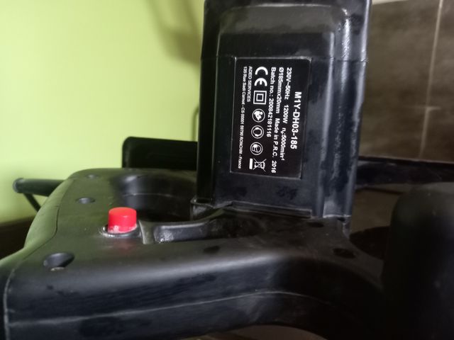 Sierra circular eléctrica sin apenas uso.