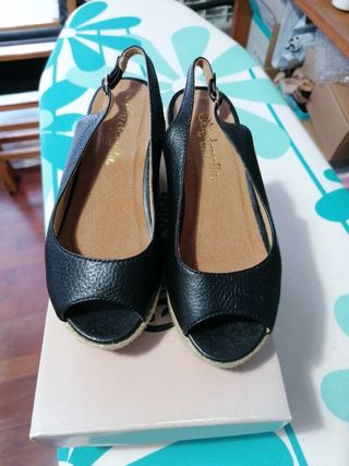 Zapato mujer talla 32 a estrenar de segunda mano por 25 EUR en Donostia-San  Sebastián en WALLAPOP