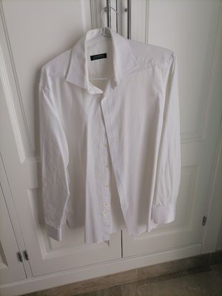 Camisa blanca Traje de segunda mano por 20 EUR en Moguer en WALLAPOP