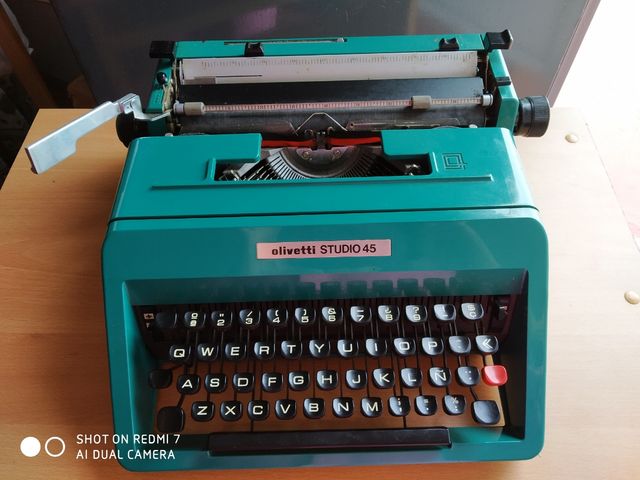 Maquina de escribir Olivetti Studio 45