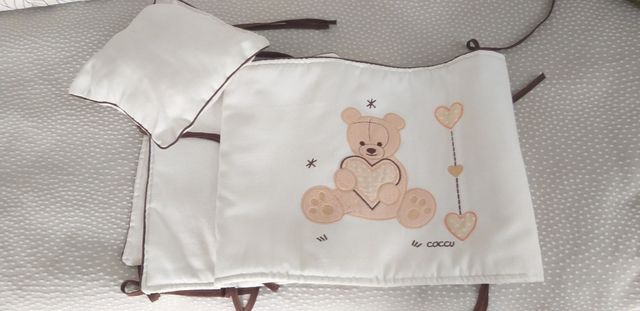 protector cuna, chichonera cuna, y cojín a juego