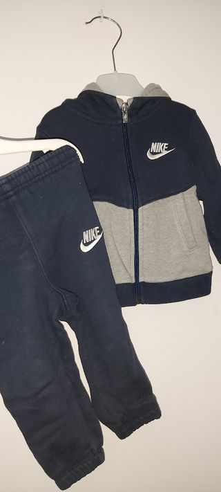 Chandal de bebé Nike ( 12\\/18 meses) de segunda mano por 6 EUR en Ripollet  en WALLAPOP