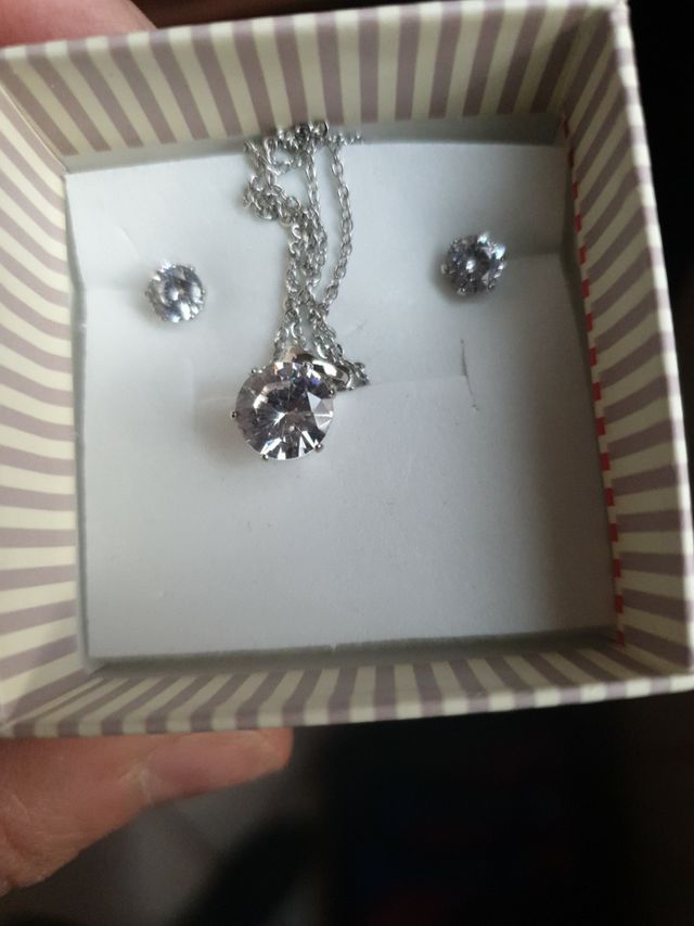 parure catenina e orecchini punti luce