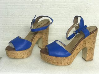 SANDALIAS CUBANAS PIEL AZUL T .38 nuevas