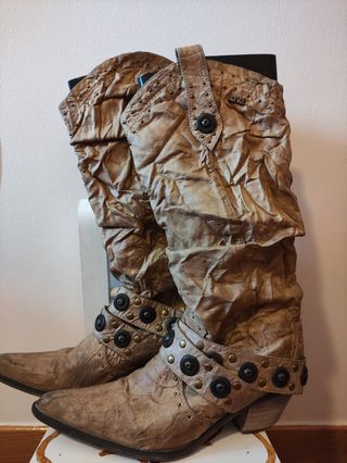 Botas camperas de segunda mano por 28 EUR en Logroño en WALLAPOP