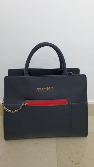 Bolso Tommy de segunda mano por 49 EUR en Murcia en WALLAPOP