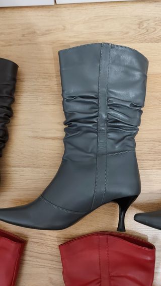 Lote 3 botines arrugados de poliel. T-38\\/39. de segunda mano por 5 EUR en  Vitoria-Gasteiz en WALLAPOP