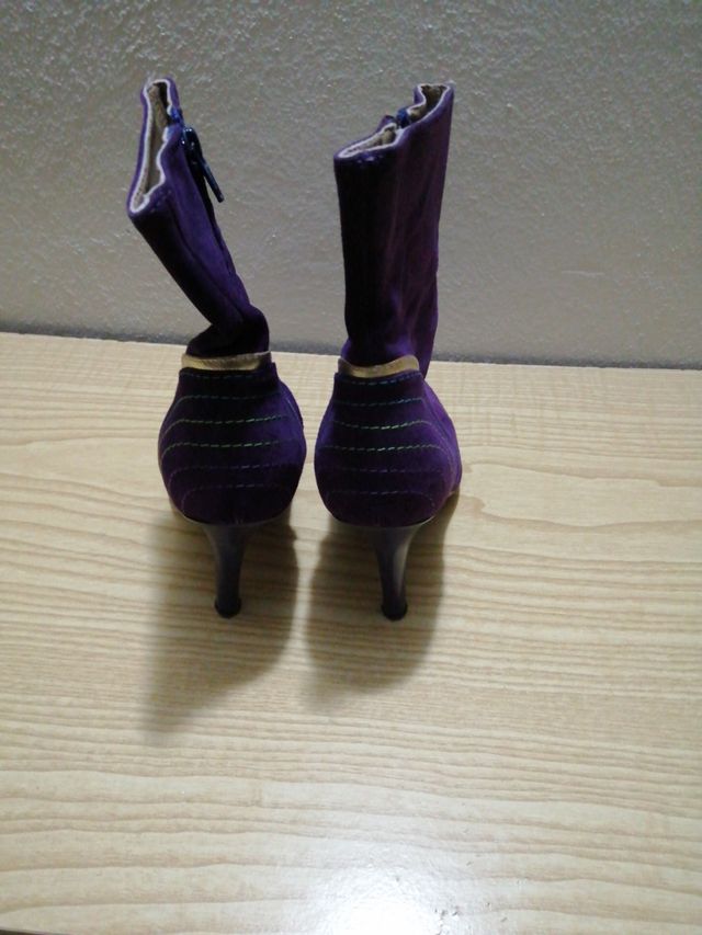 stivaletti in camoscio colorato numero 37