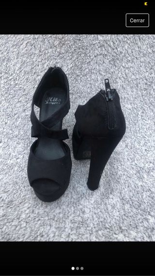 Tacones negros cruzados de segunda mano por 5 EUR en Almería en WALLAPOP
